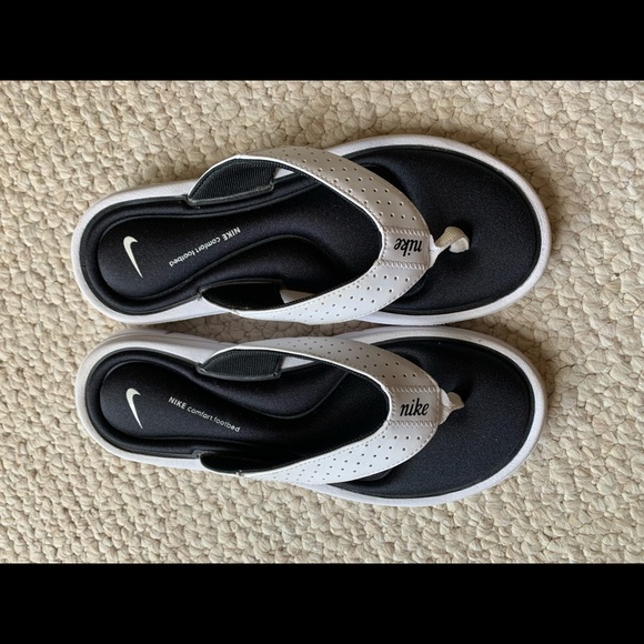 nike foot flops
